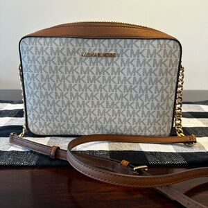 White Michael Kors crossbody